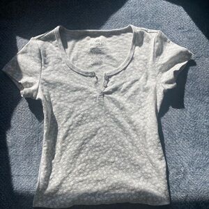 Pink Republic Light Gray Floral Short Sleeve Top